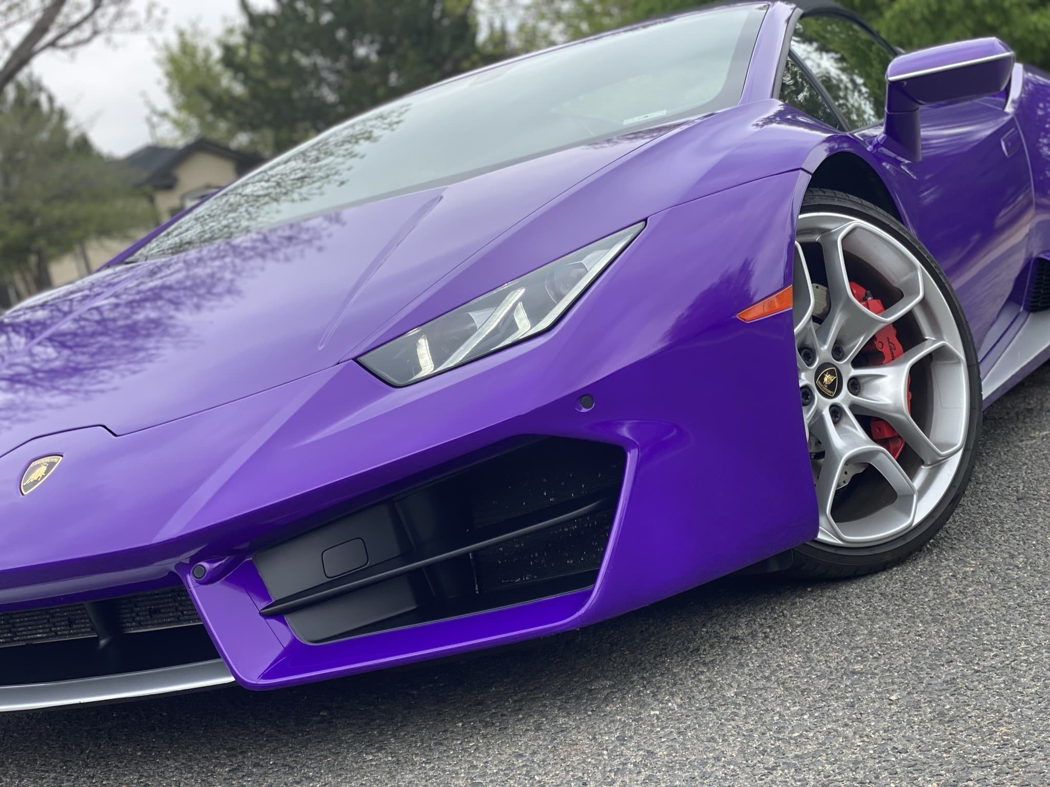 Purple Lamborghini Huracán Spyder